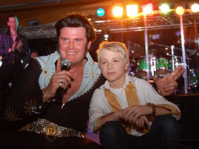 Rusty mit seinem treuen jungen Fan aus Hallein - Lukas