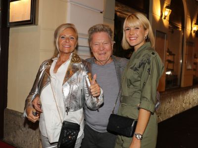 Fam. Quehenberger & Model Anna Burgstaller unterwegs zur Afterparty