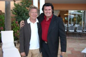 Rudolf Quehenberger & Rusty vor seiner Privatvilla in Saint Tropez