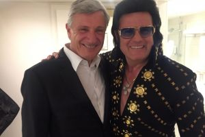 Rusty mit Salzburg Bürgermeister Harry Preuner
