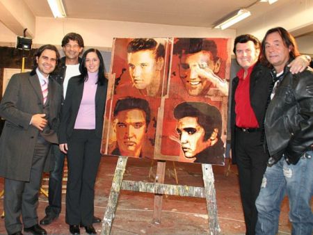 Elvis Presley Bildübergabe