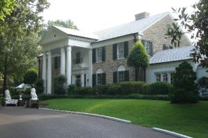 Graceland - das wunderschoene Zuhause von Elvis Presley in White Heaven Memphis 2