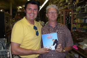 Rusty mit dem Buchautor Roy Turner der Tupelos Own schrieb - das beruehmte und einzige Konzert das Elvis je in Tupelo gespielt hatte