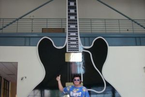Rusty in der Gibson Guitar Fabrik in Memphis TN