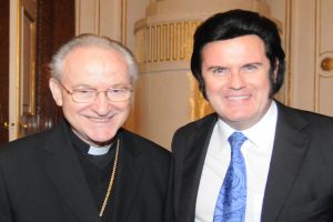 Rusty mit Alterzbischof Alois Kothgasser