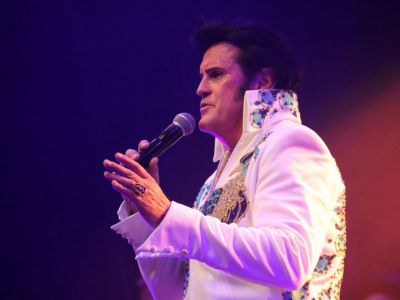Rusty mit dem Peacock Suit live in Concert