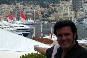 Rusty im legendären Yacht Club von Monte Carlo vor seinem Auftritt