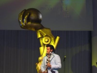 Rusty mit dem Ehrenpreis beim Palfinger Dealer Award