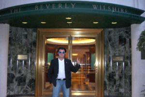 Rusty vor dem beruehmten - The Beverly Wilshire Hotel - hier wurde Pretty Woman gedreht